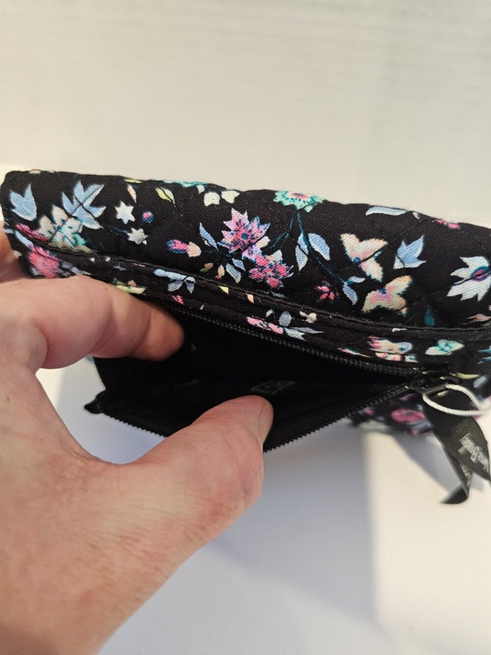 NWT RFID Riley Compact Wallet Botanical Ditsy Flowers Black Leaves Breast Cancer - Picture 3 of 13